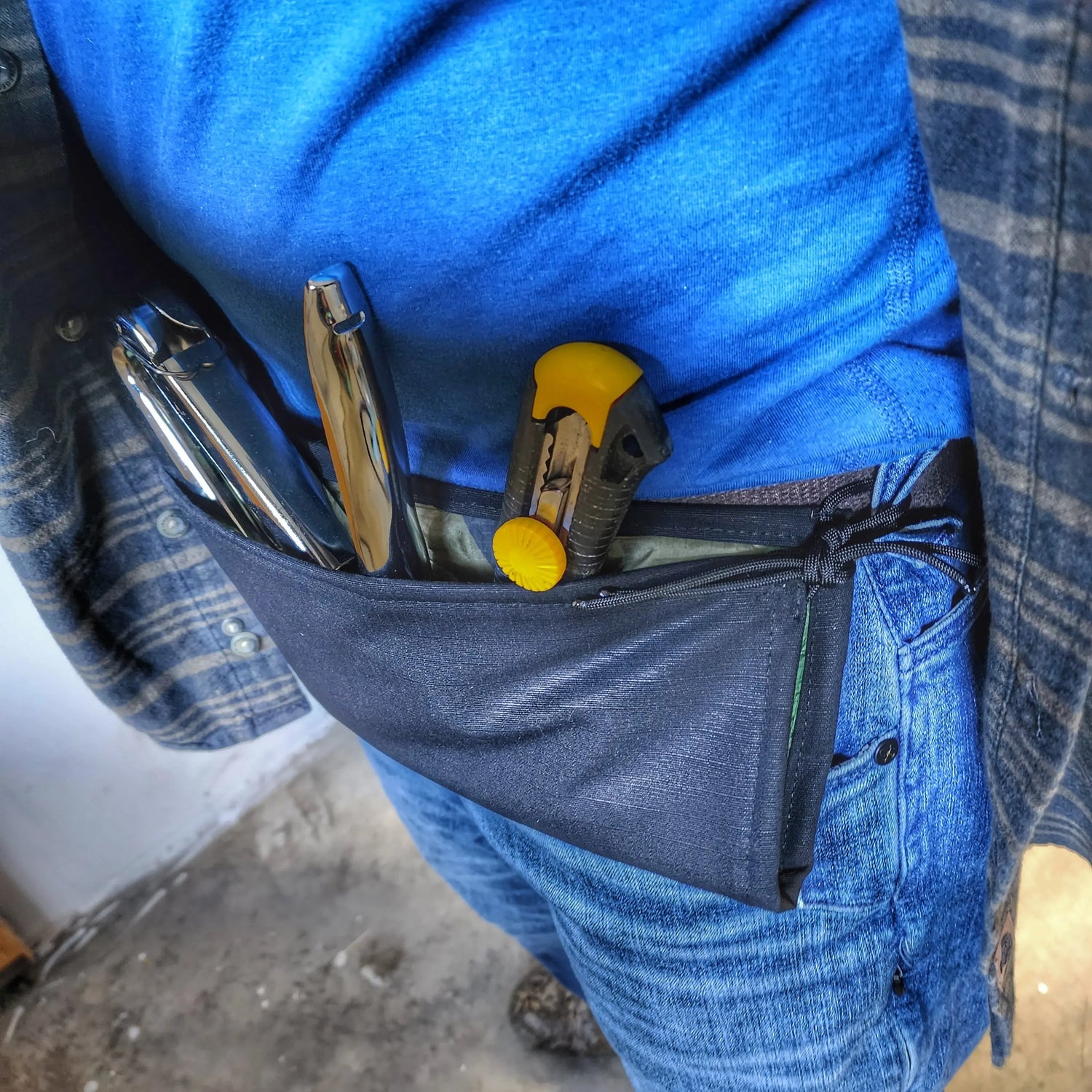 Woobie Hank: Insulated with USGI poncho-liner, serves as a large rag, knee pad, and adventure companion tool. Superesse Straps LLC