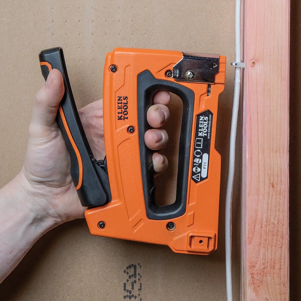 Klein Staples, 11/32-Inch x 19/32-Inch Insulated Klein Tools